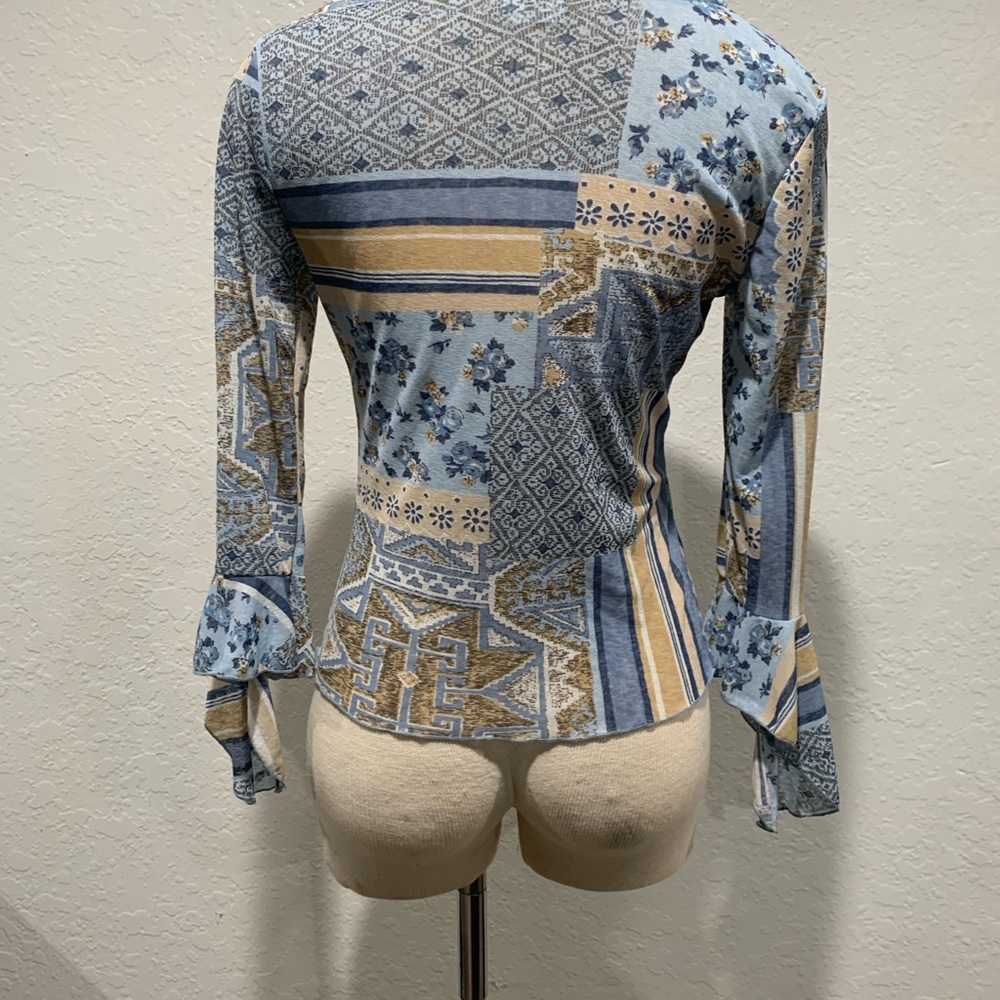 Clio Women's Blue and Gold Geometric Blouse - Picture 7 of 7
